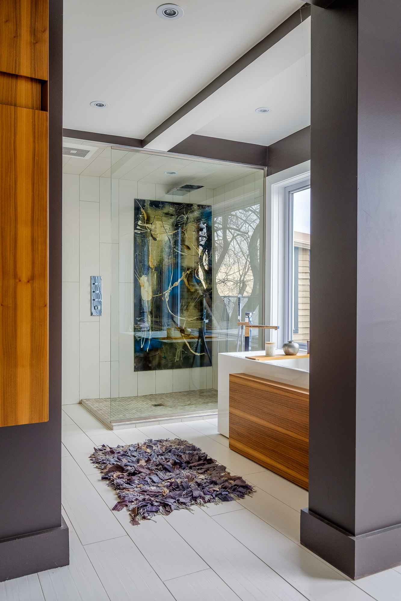 LISABEL RESIDENCE ART ON METAL IN SHOWER